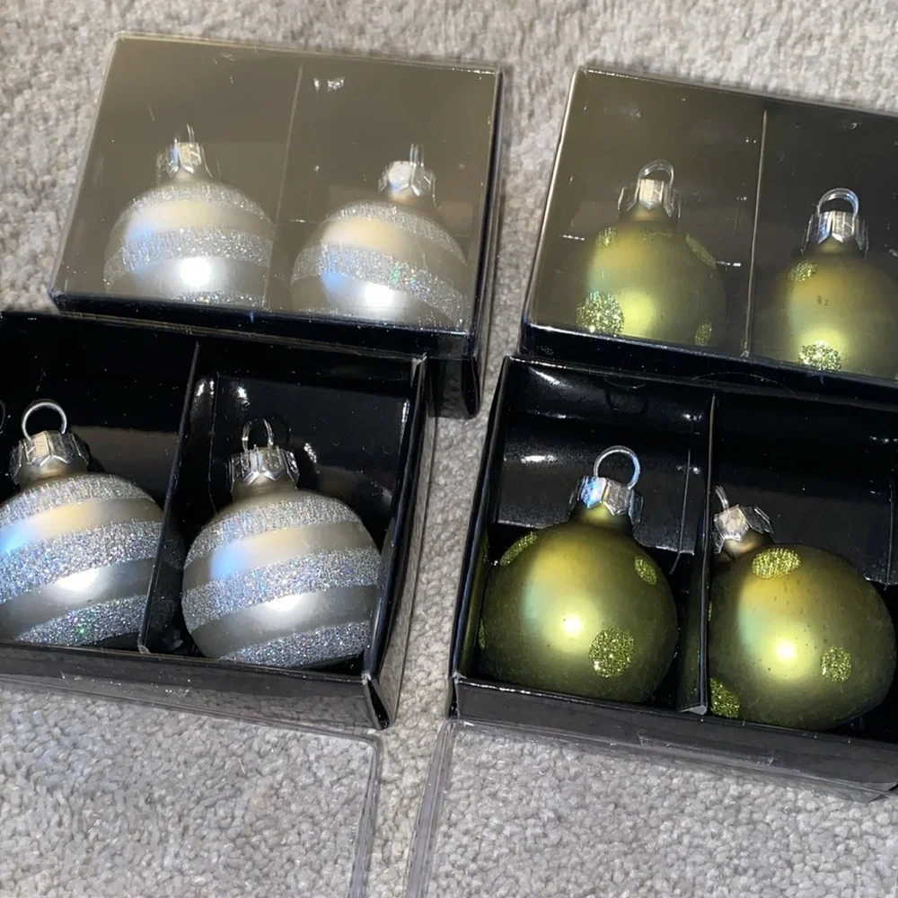 Dining‎ place Card Holders Christmas Ornament shape Set (8) Silver & Green